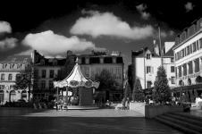 photo noir et blanc du manége place saint corentin quimper