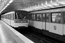 photo noir et blanc du métro